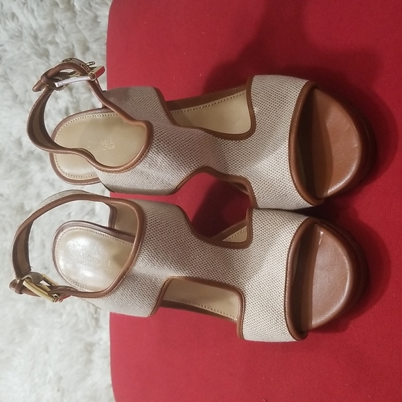 MICHAEL KORS WEDGE SANDALS - Picture 2 of 10